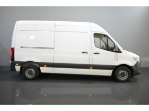 Mercedes-Benz Sprinter Van 211 Aut. L2H2 3t GVW/ 18