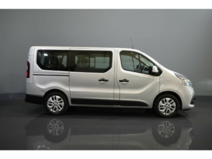 Renault Trafic Passenger Transport 2.0 dCi 145 hp (€29,088 incl. VAT/BPM) Combi/ Kombi/ 9 Person/ 9 P/ Carplay/ Seatverw./ Camera/ LMV/ PDC/ Cruise