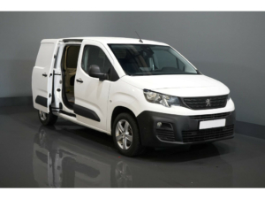 Peugeot Partner Van 1.5 HDI 130 hp Aut. L2 Long 3pers./ Stand heater/ Seatverw./ Carplay/ Camera/ PDC/ LMV/ Cruise/ Towbar/ Airco