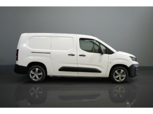 Peugeot Partner Van 1.5 HDI 130 hp Aut. L2 Long 3pers./ Stand heater/ Seatverw./ Carplay/ Camera/ PDC/ LMV/ Cruise/ Towbar/ Airco