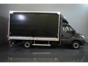 Iveco Daily Huifzeil 35S18 3.0 180 hp Box truck/ 2x Sliding tarpaulin/ Tailgate/ Schiebeplane+Heckklappe