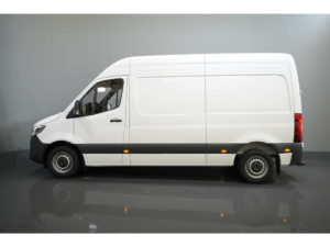 Mercedes-Benz Sprinter Van 211 Aut. L2H2 LED/ Stand heater/ Seat heating/ Climate/ Carplay/ Camera/ Cruise/ Towing hook/ Air conditioning