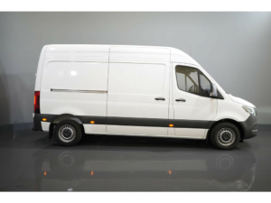 Mercedes-Benz Sprinter Van 211 Aut. L2H2 LED/ Stand heater/ Seat heating/ Climate/ Carplay/ Camera/ Cruise/ Towing hook/ Air conditioning