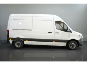 Mercedes-Benz Sprinter Van 211 Aut. L2H2 LED/ Stand heater/ Seat heating/ Carplay/ Camera/ Cruise/ Towing hook/ Air conditioning