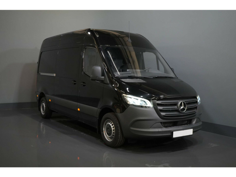 Mercedes-Benz Sprinter Van Aut. L2H2 LED/ Riscaldamento del basamento/ Riscaldamento dei sedili/ Clima/ Carplay/ Telecamera/ Crociera/ Gancio di traino