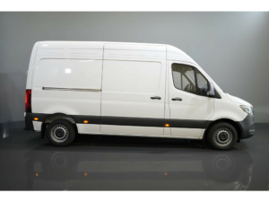 Mercedes-Benz Sprinter Van 211 Aut. L2H2 LED/ Stand heater/ Seat heating/ Climate/ Carplay/ Camera/ Cruise/ Towing hook