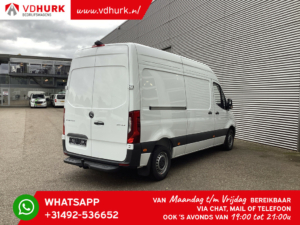 Mercedes-Benz Sprinter Van Aut. L2H2 LED/ Carplay/ Calefacción de pie/ 3t GVW/ Crucero/ Cámara/ Calefacción de asiento/ Barra de remolque/ Aire acondicionado.