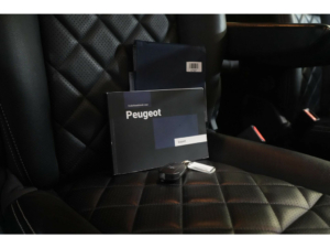 Peugeot Expert Bestelbus 2.0 HDI 180 pk Aut. DC Dubbel Cabine/ LEDER/ 2x Schuifdeur/ Clima/ Carplay/ Head Up/ Navi/ Camera/ LMV/ PDC