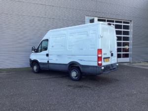 Iveco Daily Van 35S13V 2.3 EU5/ 3.5T capacité de remorquage/ Sièges Gev./ 270gr. Portes/ Caméra/ Climatisation/ Croisière