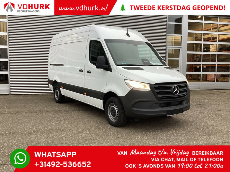 Mercedes-Benz Sprinter Van 317 CDI Aut. L2H2 Facelift/ 3.5t Towbar/ Camera/ Panelled/ Cruise/ Step/ Gev. seat