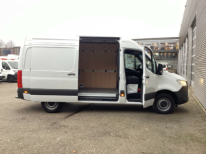 Mercedes-Benz Sprinter Van 317 CDI Aut. L2H2 Facelift/ 3.5t Towbar/ Camera/ Panelled/ Cruise/ Step/ Gev. seat